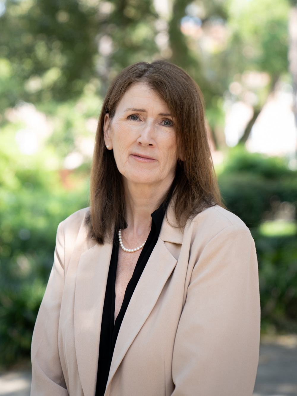 headshot of ALISON REYNOLDS